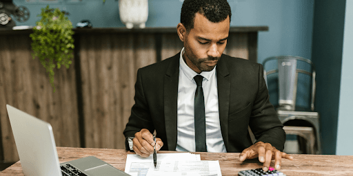 Para fazer uma alteração contratual, é preciso conhecer alguns detalhes importantes do procedimento. Quer saber mais? Acesse o conteúdo do blog da Arbrent!